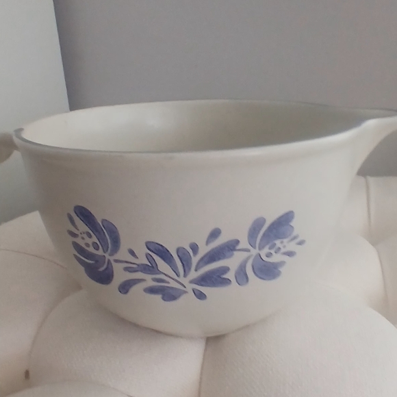 Pfaltzgraff Other - Pfaltzgraff Yorktowne Farmhouse Mixing Bowl with Blue Floral Design